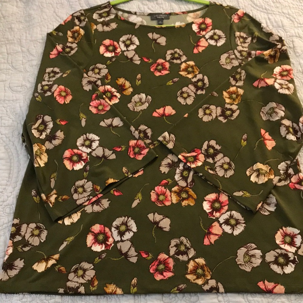 Size M top from The Limited! Never worn.
